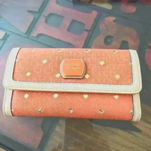 Guess Tri-fold Wallet - Picture 1 of 15